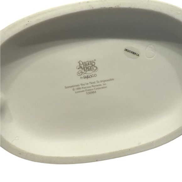 Precious Moments Figurine - Sometimes You’re Next to Impossible - Picture 4 of 5